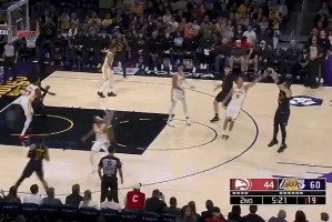 天博体育官网-无敌！东契奇三分3中3连拿12分，湖人轰出21-2领先老鹰19分