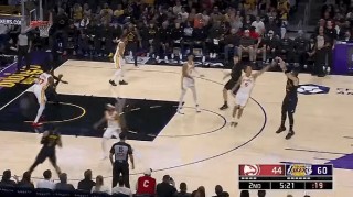 天博体育官网-无敌！东契奇三分3中3连拿12分，湖人轰出21-2领先老鹰19分